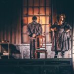 Adriana Del Claro Instagram - Sweeney Todd está indicado ao Prêmio Shell de Teatro pela brilhante cenografia de @zenriqdpaula e @eu.o.cesar Parabéns Zé e César pelo trabalho impecável e obrigada pela honra de fazer parte desse projeto pela confiança no meu trabalho e parabéns a todos desse time @sweeneytoddbrasil orgulho que não cabe!! Ainda me beliscando!!! Estamos no Shell!!!!!!!!!! 😮😮😮❤️🥧🪒 @delclaroproducoes @033rooftop Fotos do talentoso @stephansolon 033 Rooftop