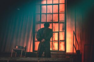 Adriana Del Claro Instagram - Sweeney Todd está indicado ao Prêmio Shell de Teatro pela brilhante cenografia de @zenriqdpaula e @eu.o.cesar Parabéns Zé e César pelo trabalho impecável e obrigada pela honra de fazer parte desse projeto pela confiança no meu trabalho e parabéns a todos desse time @sweeneytoddbrasil orgulho que  não cabe!! Ainda me beliscando!!! Estamos no Shell!!!!!!!!!! 😮😮😮❤️🥧🪒 @delclaroproducoes @033rooftop  Fotos do talentoso  @stephansolon
