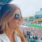 Adriana Del Claro Instagram - Obrigada @beatricej e @heinekenbr pela incrível experiência na F1. Producão impecável e muita adrenalina! Nostalgia e boas lembranças da sala de casa com a família assistindo o Senna. 💫 ❤️ 🙏#heineken #f1 Autódromo de Interlagos