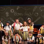 Adriana Del Claro Instagram – “Carrossel – o Musical” foi um musical produzido pela Del Claro Produções. O musical baseado em uma das novelas de maior sucesso do SBT estreou em 2017 no Teatro Santander.

“Carrossel – the Musical” was produced by Del Claro Produções. The musical is based on the successful STB TV Show “Carrossel” and had its debut in 2017 on the stage of Teatro Santander.

#carrosel #carroselomusical #teatrosantander #delclaroproducoes