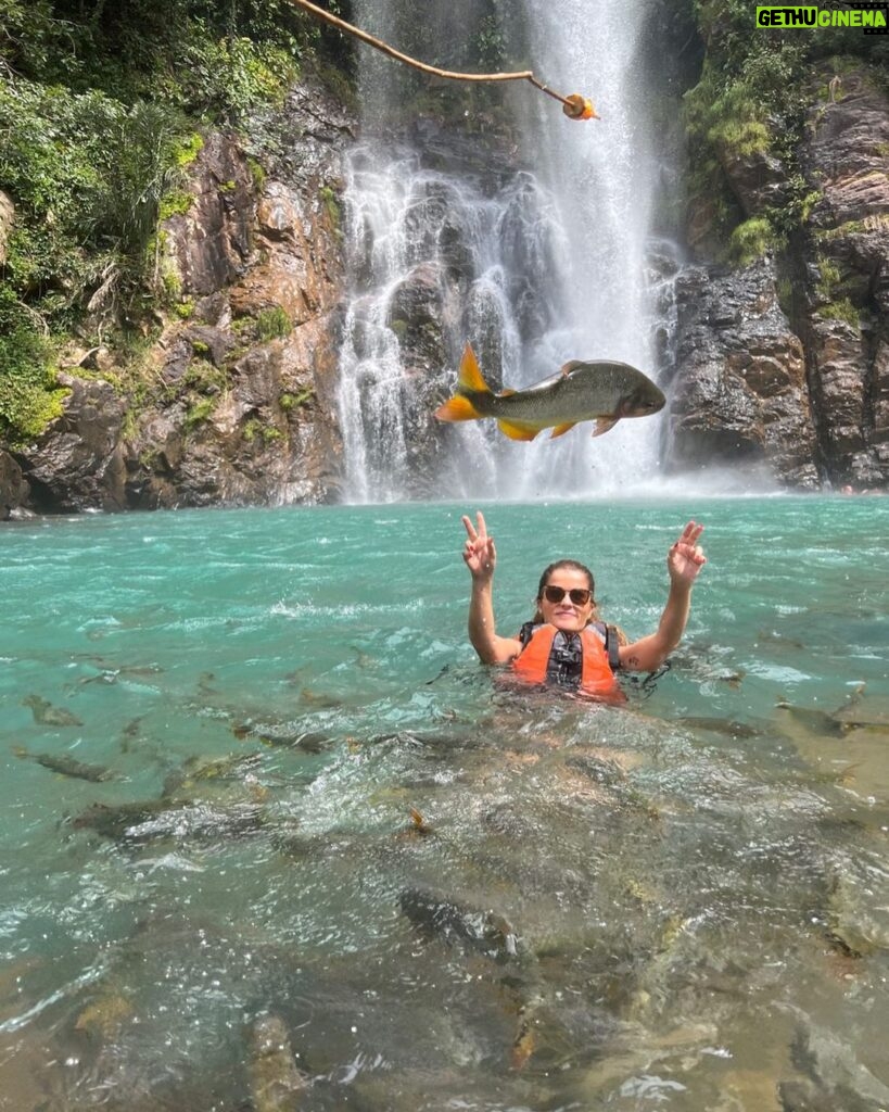 Adriana Del Claro Instagram - Quem ama a energia de uma cachoeira? No #tbt Cachoeira Serra Azul em Nobres. Vambora atrás dos sonhos? ✌❤💦 #matogrosso #cachoeiras #paraisonatural #melhorenergia #fevereiro