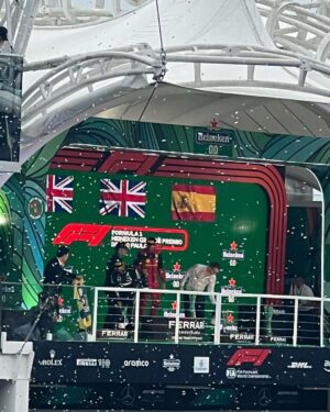 Adriana Del Claro Instagram - Obrigada @beatricej  e @heinekenbr pela incrível experiência na F1.  Producão impecável e muita adrenalina! Nostalgia e boas lembranças da sala de casa com a família assistindo o Senna. 💫 ❤️ 🙏#heineken #f1