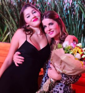 Adriana Del Claro Instagram - Hoje é o dia dela! Meu TUDO como sempre falo pra ela. Georgia é doce, música, linda de viver, amorosa, humana, meu sabiá. Canta, encanta, faz meus dias mais alegres e me enche de amor. Aquele sim, incondicional. Parabéns minha querida filha, 19 anos de um amor que so cresce. Que Deus te proteja e ilumine e que vc seja sempre muito feliz. Estarei sempre do seu lado! TE AMO! Feliz Aniversário! Mom ❤️