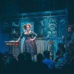 Adriana Del Claro Instagram - Sweeney Todd está indicado ao Prêmio Shell de Teatro pela brilhante cenografia de @zenriqdpaula e @eu.o.cesar Parabéns Zé e César pelo trabalho impecável e obrigada pela honra de fazer parte desse projeto pela confiança no meu trabalho e parabéns a todos desse time @sweeneytoddbrasil orgulho que não cabe!! Ainda me beliscando!!! Estamos no Shell!!!!!!!!!! 😮😮😮❤️🥧🪒 @delclaroproducoes @033rooftop Fotos do talentoso @stephansolon 033 Rooftop