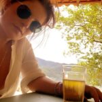 Adriana Del Claro Instagram - Oi Sexta!! 😅 Ta acabando o ano!!Onde vc gostaria de estar agora??🍺😎☀️🌊❤️ #producao SEM WIFI