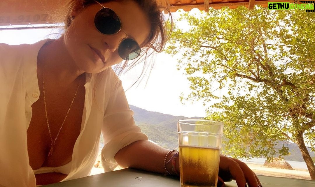 Adriana Del Claro Instagram - Oi Sexta!! π
Ta acabando o ano!!Onde vc gostaria de estar agora??πΊπβοΈπβ€οΈ #producao SEM WIFI