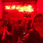 Adriana Del Claro Instagram - Encontro mais que especial! 17 anos de amizade em SP! Como o tempo passa!! Bora aproveitar cada minuto??? Lov u girls!❤️ Bar dos Arcos