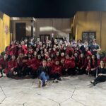 Adriana Del Claro Instagram - Registro desse dia especial do nosso elenco de @chavesomusical e a Orquestra Chiquinha Gonzaga (uma orquestra de meninas do RJ, projeto lindooo!!) Um lembrete também que sábado e domingo é o penultimo fds dessa temporada. Vem!!! Ta lindoooo!! E zás! Teatro Opus Frei Caneca