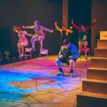 Adriana Del Claro Instagram - “Chaves - um Tributo Musical” é um dos musicais de maior sucesso da Del Claro Produções e vencedor do Prêmio Bibi Ferreira 2019 de Melhor Musical Brasileiro. O musical é original e conquistou os fãs do programa de televisão mexicano que fez parte da vida de muitos brasileiros. O espetáculo presta homenagem a Roberto Gomes Bolaños com direção de Zé Henrique de Paula, texto e direção musical de Fernanda Maia e coreografia de Gabriel Malo. “Chaves - a Musical Tribute” is one of the most successful shows produced by Del Claro Produções and won the Bibi Ferreira Awards 2019 of Best Brazilian Musical. The musical is original and enchanted the fans of this successful Mexican TV Show that was part of the the live of many Brazilians. It’s a tribute to Roberto Gomes Bolaños and was directed by Zé Henrique de Paula, writted and orchestrated by Fernanda Maia with choreography by Gabriel Malo.