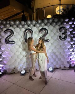Adriana Del Claro Instagram - Hoje o dia é dela!! Georgia, a Gê, meu rouxinol. O amor incondicional!! Conectadas no amor, na arte e na vida. Que privilégio minha querida, fazer parte dessa linda jornada ao seu lado. Feliz Aniversário amor!!! Que seu novo ano seja repleto de luz, amor, música e realizações! Voa rouxinol!! Te amo infinito!! Que Deus sempre te proteja e te ilumine!! Viva a Gê!!!