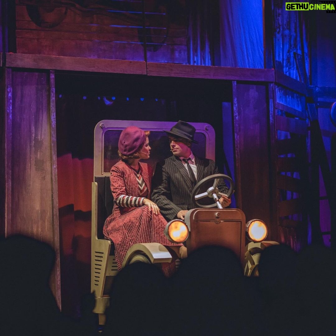 Adriana Del Claro Instagram - “Bonnie & Clyde” estreou no 033 rooftop em março de 2023 e foi a primeira montagem imersiva do espetáculo da Broadway. O espetáculo encantou o público e seis indicações ao Prêmio Bibi Ferreira 2023. O espetáculo é uma coprodução da Del Claro Produções e H Produções Culturais. “Bonnie & Clyde” had its debut at 033 rooftop in March, 2023 and was the first immersive production of the Broadway show. The spectacle enchanted the public and was nominee to six categories of Bibi Ferreira Awards 2023. The show is a coproduction between @delclaroproducoes and @hproducoesculturais #bonnieclyde #bonnieclydemusical #bonnieclydebroadway #033rooftop #musicalbrasil #delclaroproducoes #hproducoesculturais