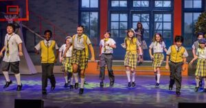 Adriana Del Claro Instagram - “Carrossel - o Musical” foi um musical produzido pela Del Claro Produções. O musical baseado em uma das novelas de maior sucesso do SBT estreou em 2017 no Teatro Santander.

“Carrossel - the Musical” was produced by Del Claro Produções. The musical is based on the successful STB TV Show “Carrossel” and had its debut in 2017 on the stage of Teatro Santander.

#carrosel #carroselomusical #teatrosantander #delclaroproducoes