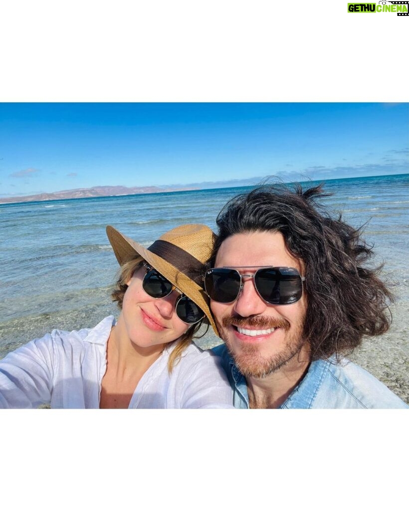 Adrianne Palicki Instagram - Tropical time with my honey ❤️ @tghernandez