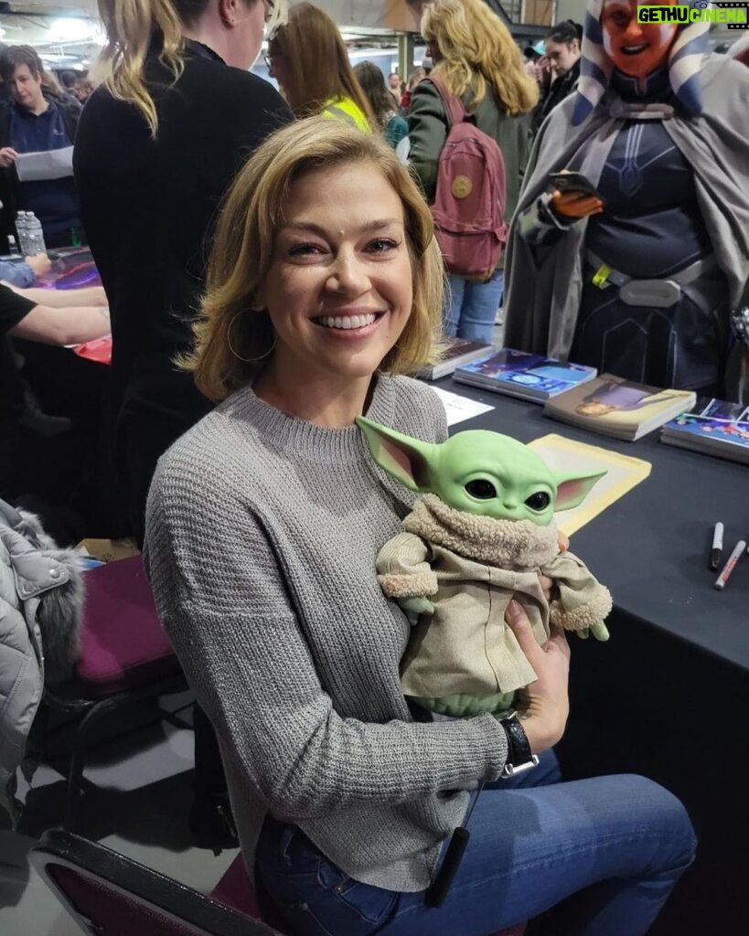 Adrianne Palicki Instagram - Loved seeing and meeting so many of you at #ForTheLoveOfSciFi this past weekend 😍💫 Thank you #Manchester for such a warm welcome! Can’t wait to come back and do it all again 💋