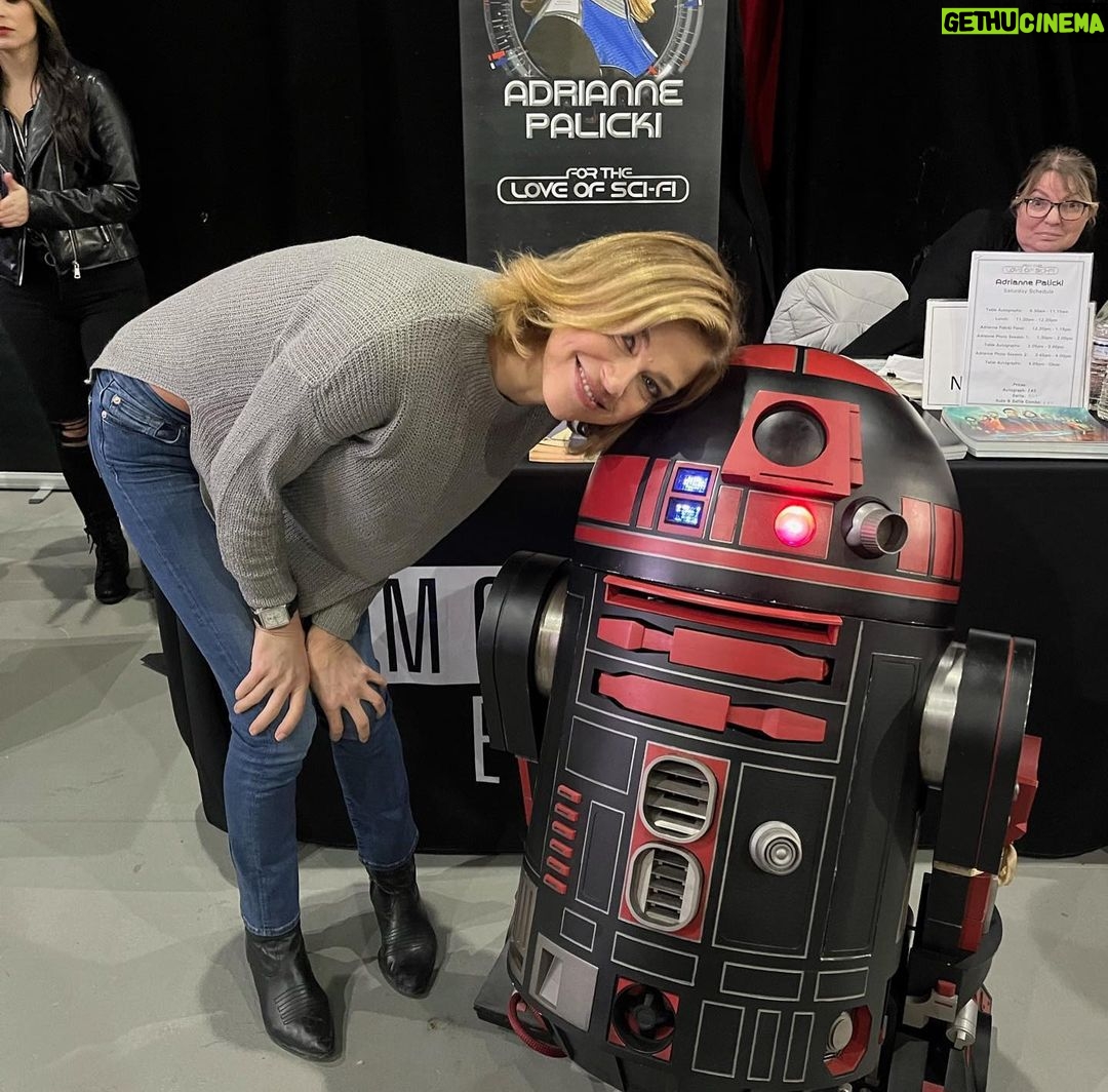 Adrianne Palicki Instagram - Day 1 of #ForTheLoveOfSciFi in #Manchester, England! 🪐✨😍 Manchester, United Kingdom