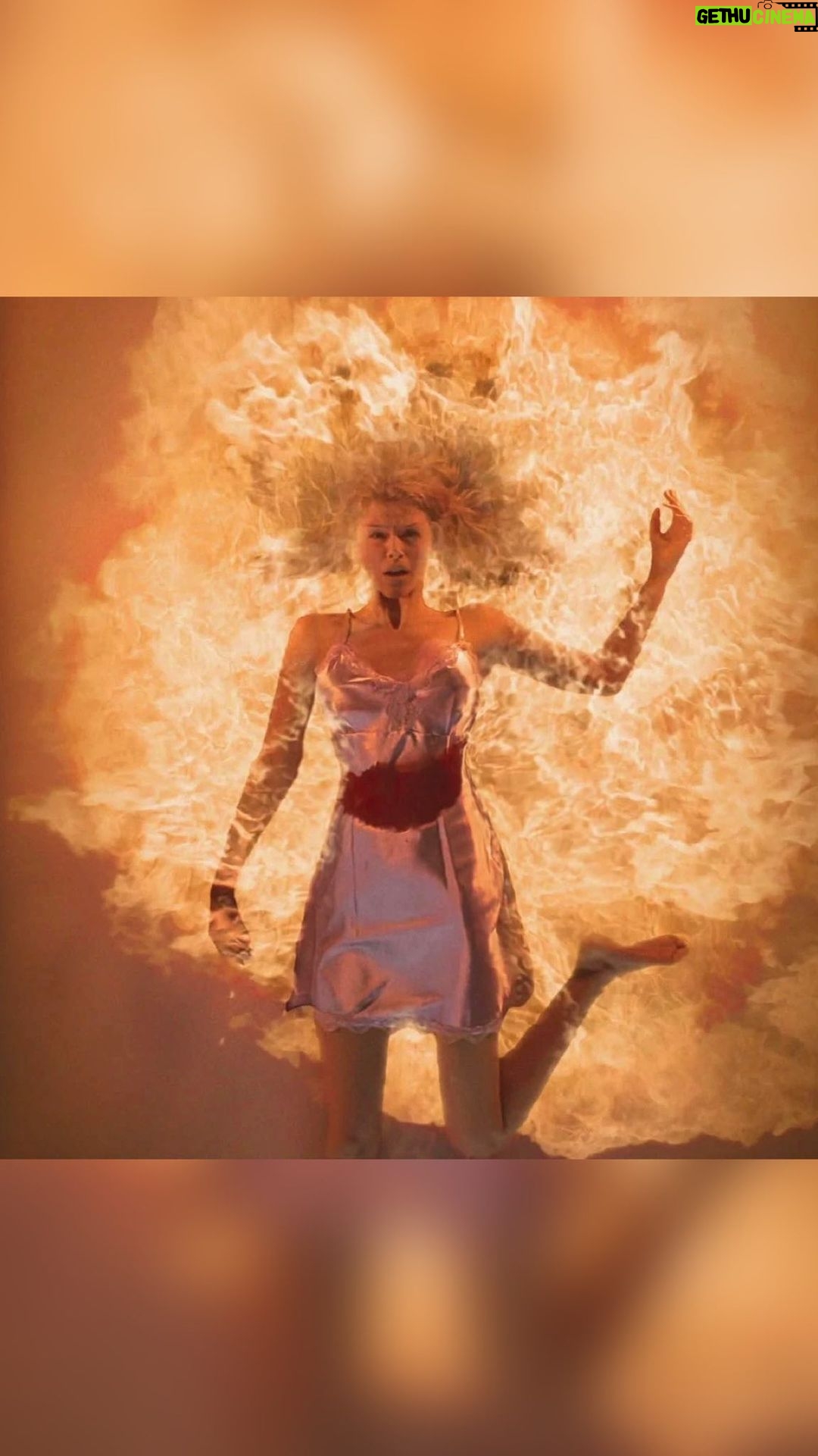 Adrianne Palicki Instagram - Is it just me or is it warm in here?! …Too soon?! 😂 Happy #FirstDayOfSummer! ☀️🔥 #Supernatural #JessicaMoore