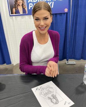 Adrianne Palicki Instagram - Had a blast meeting ya’ll this past weekend at @tidewatercomicon in Virginia Beach 🩷🥰 Thanks for having me!