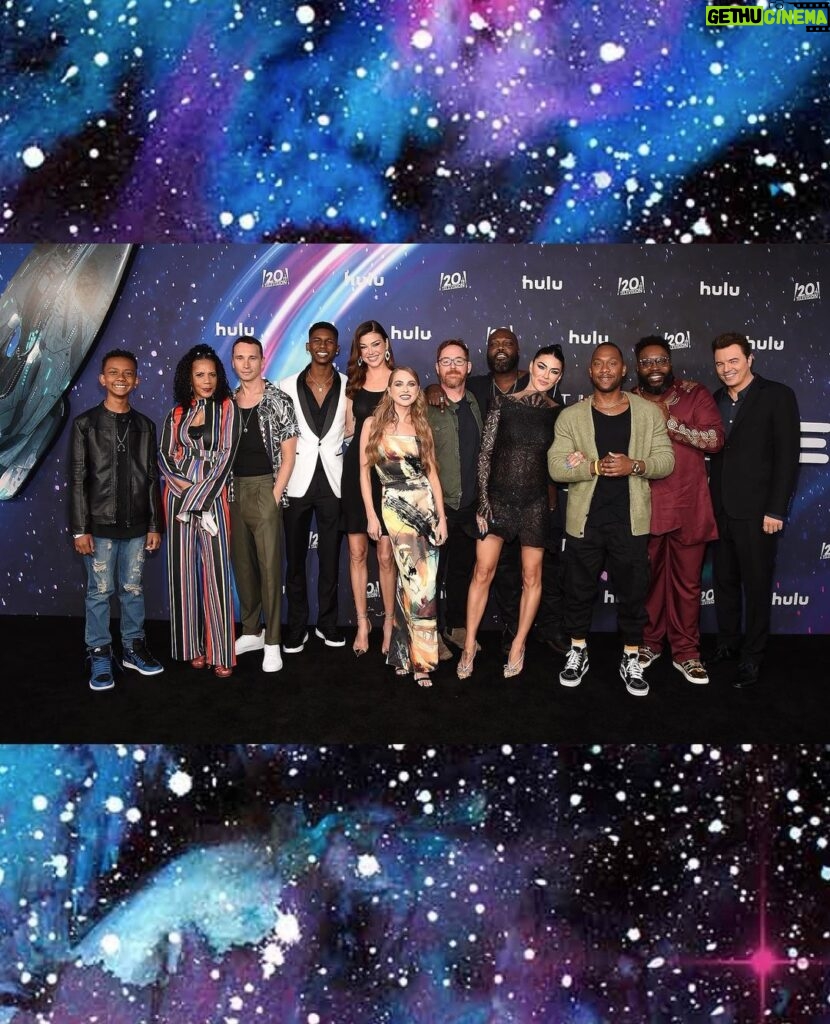 Adrianne Palicki Instagram - So thankful to work with such an amazing crew on #TheOrville! It was such a joy to reunite with everyone at our LA premiere ✨ Everyone worked so hard on the show, and we couldn’t be more excited to share it with you! The first episode is out now on @Hulu 🎉 California Science Center