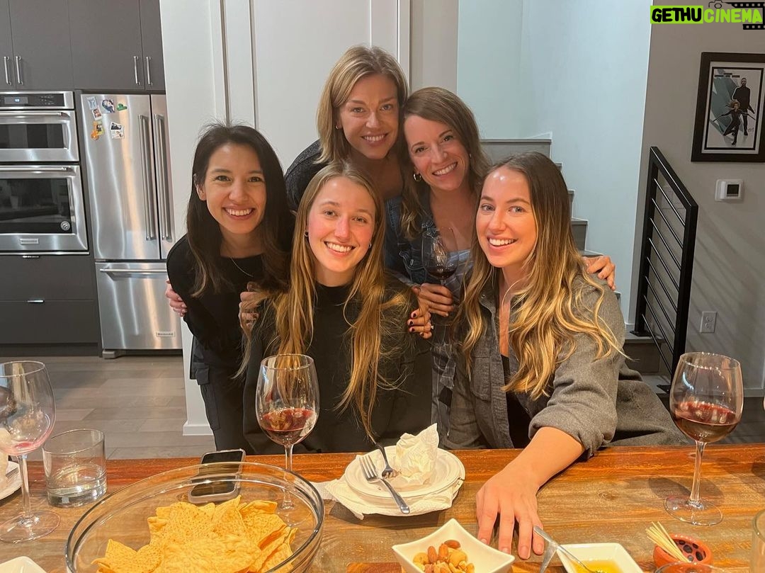 Adrianne Palicki Instagram - Sugar, snacks, and all the smiles! 💗🥰