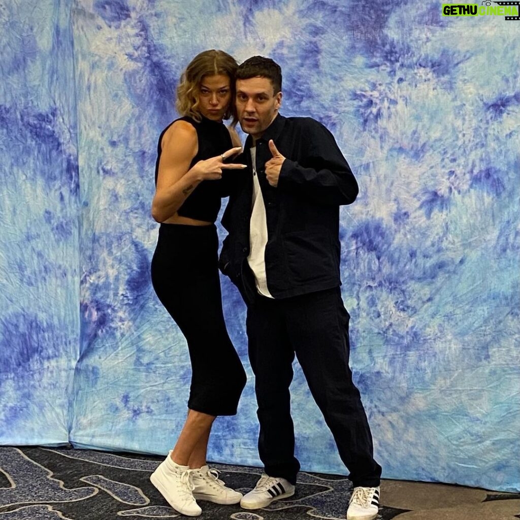 Adrianne Palicki Instagram - Had a BLAST at @starfuryevents Ultimates Multiverse this past weekend! Loved meeting all of you 😊🌟