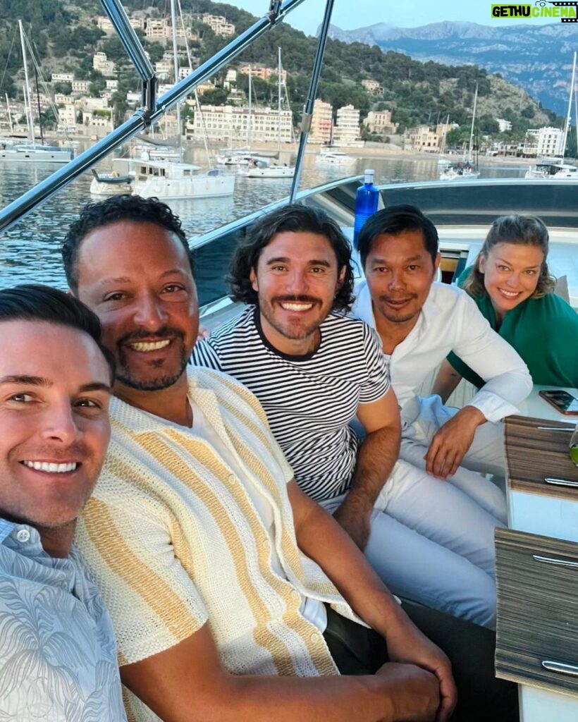 Adrianne Palicki Instagram - Making memories in Mallorca and Minorca ☀🩵