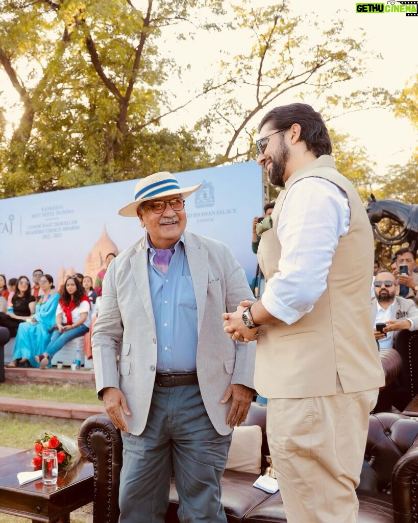 Aftab Shivdasani Instagram - Thank you @vishaalmathur291 for inviting me to witness my first ever Polo match at the prestigious MDM Polo Cup, Jodhpur. It was a wonderful watching this fascinating sport so closely. I also had the pleasure of meeting His Highness Gaj Singh ji of Marwar and learning about his love for the sport. It was also great watching His Highness Sawai Padmanabh Singh of Jaipur in action and learning about his passion for the sport apart from being a very down to earth person. It was a pleasure meeting you @pachojaipur and @gauravikumari . My best wishes. ✨🐎