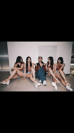 Agnez Mo Instagram - Me and my girls @h1key_official 

Don’t forget to join GET LOOSE official dance competition by @worldofdance ! #AGNEZMO #GETLOOSE go to their IG account to find more detail