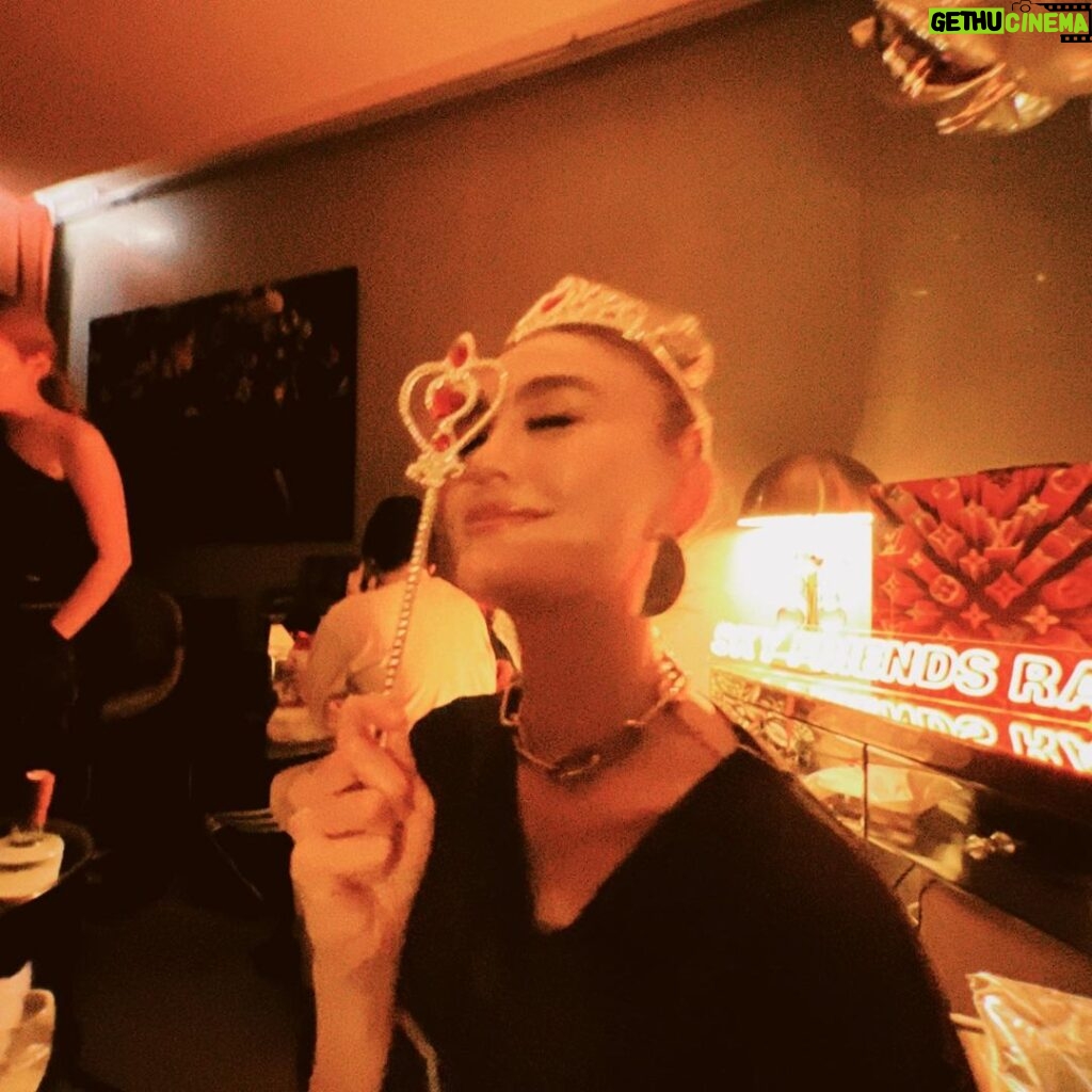 Agnez Mo Instagram - Bday week in Korea 🤍 (Ok first of all thanks for the “surprise” party 😂 whoever planned this first; and thx for everyone who came!) Love yaaaaaall!!! 🔥🔥 #AGNEZMO #JULY1