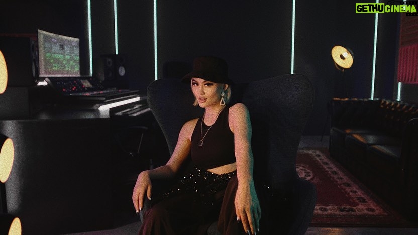 Agnez Mo Instagram - Here it is a short story of my journey! Di kolaborasi ini aku juga berbagi sedikit cerita tentang seringnya aku harus memulai lagi dari awal, dan hanya @deliindonesia yang tau. Karena Deli yang membuat setiap karyaku jadi lebih bewarna. For me, stationery is Deli Ini aku, kalau kamu? #Deli #DeliIndonesia #DeliTemanSuksesku #AGNEZMO #ad