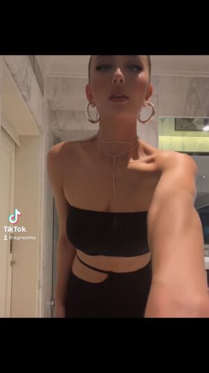 Agnez Mo Instagram - My attempt to learn this in 5 minutes before driving to my Valentine ‘s day dinner 🥹

(….and my failed 2nd attempt cuz my bf is in the car already waiting 😁)
But here you go.

#AGNEZMO #AGNEZMOonTikTok