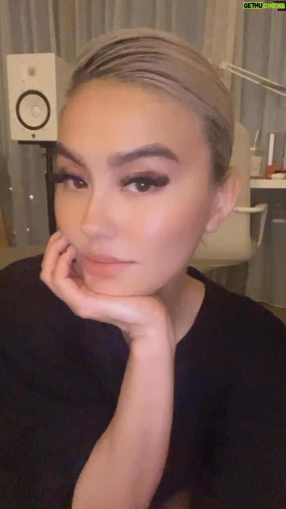 Agnez Mo Instagram - Skin and lashes. Thats all. Good night 😴😘