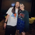 Agnez Mo Instagram - The brother from another mother that actually looks exactly like my real brother 😂 (matter of fact they also have the same name, Steve) @steveaoki thanks for coming to dinner with ur whole team at my restaurant @senovartijakarta ✌🏼✌🏼#AGNEZMO