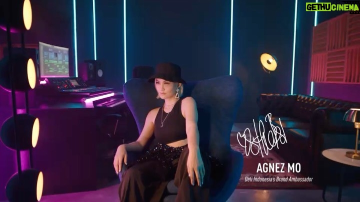 Agnez Mo Instagram - Here it is a short story of my journey! Di kolaborasi ini aku juga berbagi sedikit cerita tentang seringnya aku harus memulai lagi dari awal, dan hanya @deliindonesia yang tau. Karena Deli yang membuat setiap karyaku jadi lebih bewarna. For me, stationery is Deli Ini aku, kalau kamu? #Deli #DeliIndonesia #DeliTemanSuksesku #AGNEZMO #ad