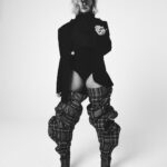 Agnez Mo Instagram - Not conformed to tempo, but always in the pocket. 🤷🏻‍♀️🔥 #AGNEZMO #vibes The best in the biz: 💃🏻: @monicarosestyle 💄: @novakaplan 💇🏼‍♀️: @hair4kicks 🔫: @drew.casta Los Angeles, California