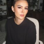 Agnez Mo Instagram - Mentally at the beach……. (…with pizza on my mind 🥹) #AGNEZMO