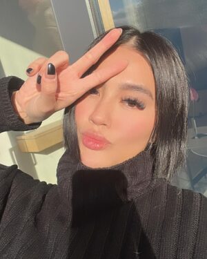 Agnez Mo Instagram - Merry Christmas ❤️💚

#grateful #AGNEZMO