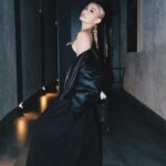 Agnez Mo Instagram - Hadir dengan kandungan 10x super vitamin, yaitu Niacinamide untuk menutrisi kulit kepala/scalp barrier, sikat habis ketombe basah dan kering, bikin ketombe gak balik lagi. AGNEZ MO x @clearindonesia CLEAR is enriched with 10x Super Vitamin (Niacinamide) to nourish the scalp, preventing both wet and dry dandruff from appearing #CLEARinAja #AGNEZMO
