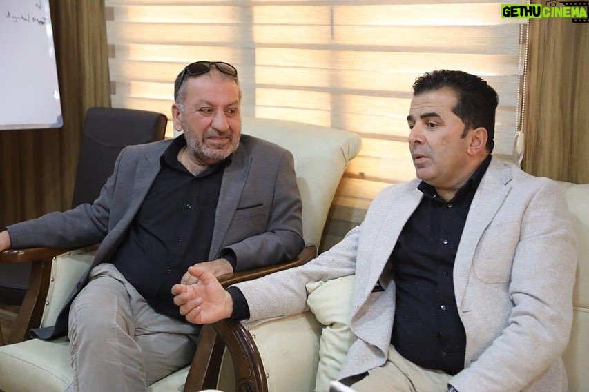 Ahmad Jola Instagram - پیرۆزبایی لە هونەرمەند ئەحمەد مەحمود ئەکەم کە وەک بەرێوبەری دەزگا و چاپ و ڕاگەیاندنی خاک دەست بەکار بوو هیوادارم سەرکەوتوبێ لە کارەکانیا Admin@7amajola