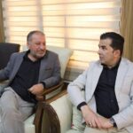 Ahmad Jola Instagram - پیرۆزبایی لە هونەرمەند ئەحمەد مەحمود ئەکەم کە وەک بەرێوبەری دەزگا و چاپ و ڕاگەیاندنی خاک دەست بەکار بوو هیوادارم سەرکەوتوبێ لە کارەکانیا Admin@7amajola