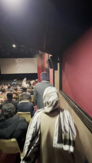 Ahmad Jola Instagram - 🍿
ڕۆژانە ئەکتەران و دەرهێنەری فیلمی ژان ئامادەی نمایشەکان دەبن. وەرن و بینەرمان بن.
 #zhanmovie
@borhanahmadiii 
@shimaa_molaei 
@maedeh32_90