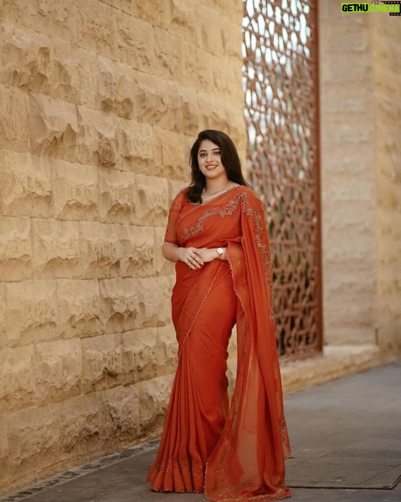 Aima Rosmy Sebastian Instagram - 🍁Capturing the awesomeness of six yards of pure grace with stunning saree designs from @tazzels3 🍁 Saree by @tazzels3 Shot @midhun.mohan_ 📸 . . . . . #sareelove #saree #festive #festivevibes Dubai, United Arab Emirates