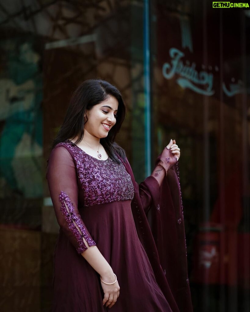 Aima Rosmy Sebastian Instagram - Elegance in every stitch: Presenting ‘Cranberry,’ a rich burgundy Salwar by Tazzels3. Unleash the beauty of deep hues. @tazzels3 👗 @midhun.mohan_ 📸 Dubai, United Arab Emirates