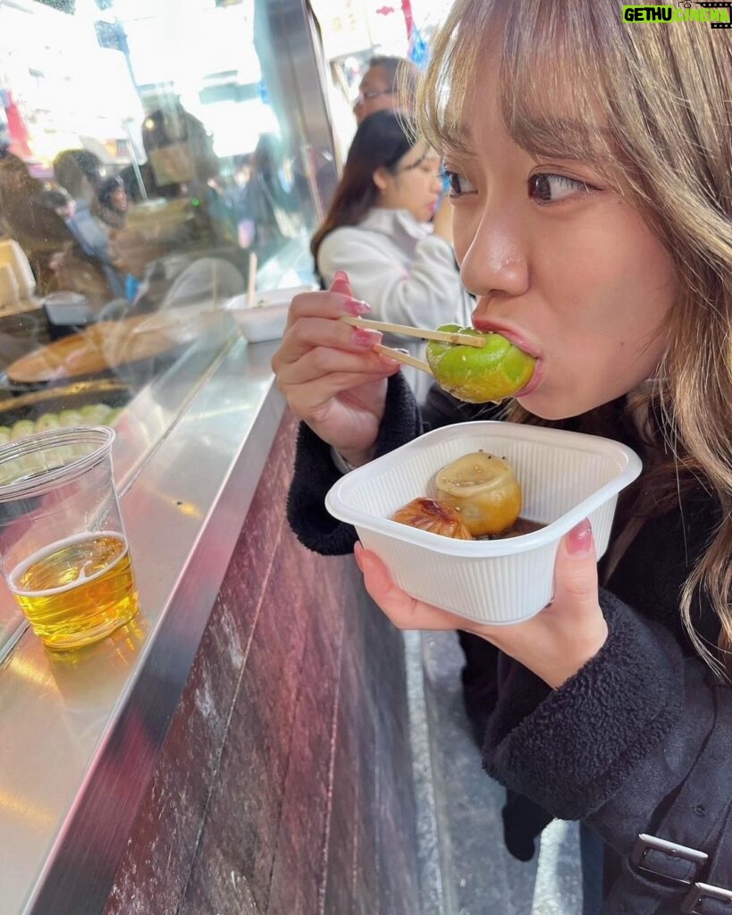 Aina Fukumoto Instagram - 横浜中華街💛💛💛 きました！！！大好きな食べ歩き😋 崎陽軒の店舗初めて行ってみたり、ちょこちょこ食べ歩きしながら飲んで、しっかり本格中華も堪能して、お腹いっぱいになったあとは足つぼマッサージで締めました😮‍💨💓 マッサージが気持ちよすぎて完全にハマった🤭✨ #横浜 #横浜中華街 #横浜中華街食べ歩き #横浜グルメ #横浜ランチ #食べ歩き #食べ歩きグルメ #食べ歩き好きな人と繋がりたい #中華 #中華料理 #中華街食べ歩き #中華街 #中華街グルメ #崎陽軒 #小籠包 #麻婆豆腐 #足つぼ #マッサージ #満喫 #💛