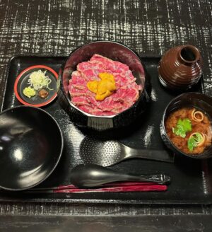 Aina Fukumoto Instagram - 神戸にある雲丹しゃぶ工藤🧡🧡🧡

食べたかった黒毛和牛のひつまぶしが想像以上の美味しさやった〜🥺💓
お肉柔らかいしタレがご飯すすみすぎるし雲丹との相性抜群やし👏
美味しすぎて3杯は余裕で食べれたな〜🤫🤫🤫

並ぶ価値ありのお店でした🫶🏽❤️

#兵庫 #神戸 #三宮 #雲丹しゃぶ工藤 #兵庫ランチ #兵庫グルメ #神戸ランチ #神戸グルメ #三宮ランチ #三宮グルメ #三ノ宮ランチ #三ノ宮グルメ #黒毛和牛 #ひつまぶし #絶品 #絶品グルメ #😋