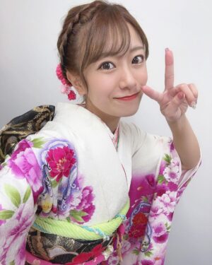 Aina Fukumoto Instagram - 1月1日20時からの新春！よしもと大爆笑2024🧡🧡🧡

今年もめっちゃ可愛いお着物でヘアセットも帯もそれに合わせて可愛く仕上げてもらいました🤭💖

お正月からみんなで大笑いしましょう😎✨✨✨

エリアによって放送の日程が違うので確認してみてね🫡

#お正月 #2024年 #1月1日 #お笑い #新春 #よしもと #大爆笑 #漫才 #コント #対決 #大阪 #なんば #難波 #よしもと漫才劇場 #漫才劇場 #是非 #ご覧ください #🤭