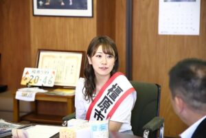 Aina Fukumoto Instagram - ついに！念願の！！！
橿原市応援大使に任命していただきました🤭✨やったーーー🫶🏽❤️

あと人生初の自分の名刺ができたのがめっちゃ嬉しいっ🥺💓

亀田市長とも橿原のお話させてもらって改めて良いところやなと🤭

地元橿原にもっとたくさんの方が来てくださるように、橿原の良いところいっぱいPRしていきますっ💪🏽💕

#橿原市 #橿原 #地元 #橿原市応援大使 #奈良 #奈良県 #PR #頑張ります #💪🏽