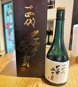 Aina Fukumoto Instagram - Merry Christmas🎄✨ この間飲みに行ったときにレアな日本酒いっぱい出してもらったの〜🥺❤️❤️❤️ 美味しい日本酒にお酒がすすむアテを堪能できるお気に入りのお店🍶✨ 今年あと1回行けたらいいなあ🤭💖 #大阪 #梅田 #リンクス #リンクス梅田 #links #odd #日本酒 #十四代 #万虹 #七重二十貫 #新政 #新政酒造 #新政no6 #日本酒居酒屋 #日本酒好き #日本酒女子 #日本酒好きな人と繋がりたい #お酒 #お酒好き女子 #お酒好きな人と繋がりたい #🍶