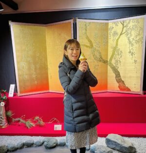 Aina Fukumoto Instagram - 弾丸すぎた石川旅行🩵🩵🩵
まじで急遽決まったけど、弾丸と思えへんくらいめっちゃ満喫できたよ〜🤭💖
冬の金沢って美味しいものだらけでひたすら食べて飲んでってしてた😂🫶🏽

仲良しメンバーの1番の共通点はお酒が大好きなこと🍶笑
そこも合わせて最高すぎるよね🤫✨

フッ軽メンバーが集まると楽しすぎます😎💖

#石川県 #金沢 #金沢グルメ #金沢旅行 #石川グルメ #石川県グルメ #石川旅行 #鮨 #寿司 #🍣 #スペイン料理 #🇪🇸 #おでん #金沢おでん #🍢 #金箔ソフト #🍦 #日本酒 #日本酒好きな人と繋がりたい #🍶 #金沢観光 #旅行 #弾丸旅行 #travel #食べるの好きな人と繋がりたい #😋