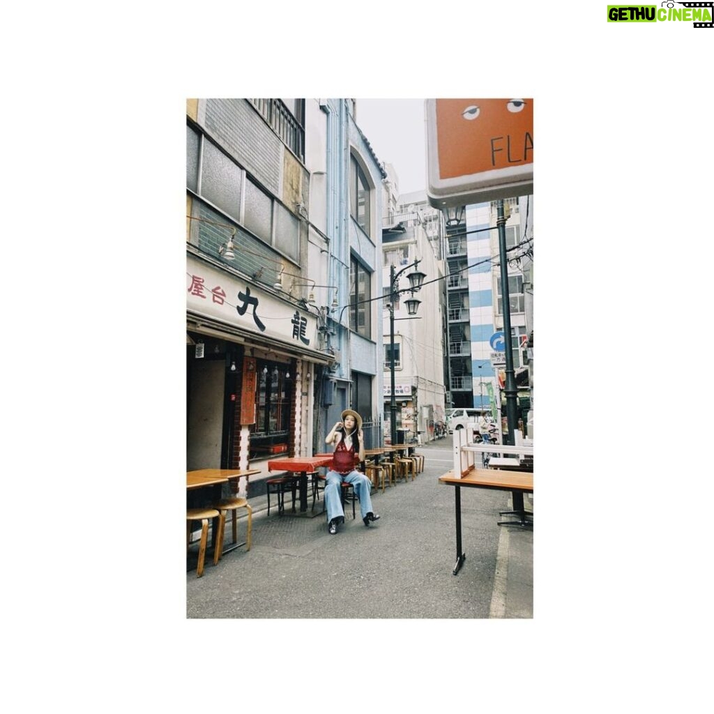 Akari Takaishi Instagram - 【シネマカルチャーマガジンT. 49号】 本日よりTOHOシネマズにて発売です🐮 お気に入りのご飯屋さんでお昼を食べて、歩いて、遊んで、と自然な部分を切り取っていただきました^ ^ インタビューも楽しかったなっ ・TSUTAYA BOOKS［7/31(月)発売］ ・電子版(amazonほかにて)［8/4(金)発売］ ・通販［8/11(金)発売 ］ photo.. @takaoiwasawa h&m.. @ayasumimoto stylist.. @kanedakenshi