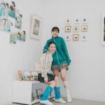 Akari Takaishi Instagram - 昨日は、トークイベントありがとうございました🌱 楽しくて、あっという間でしたっ そして樹里ちゃんとお揃いの衣装が可愛い… スニーカー、衣装さんのハンドメイドなんです！感謝🥲 stylist @kanedakenshi 写真展「 W -double- ふたり寫眞展 」 写真家も被写体も星の数ほどいて、写真展も数あれど、ふたり組にフォーカスしたものはあまりない。 「 W -double- ふたり寫眞展 」は３人の新進気鋭のクリエイターが気になる次世代女優のふたりを撮影する写真展です。 ーーーーーーーーーー ●参加女優 × フォトグラファー● 髙石あかり × 上坂樹里 × 木下昂一 @a_akari1219 @juri_kosaka @takataka0985 stylist @kanedakenshi h@m @ayasumimoto 大島涼花 × 藤﨑ゆみあ × 坂功樹 @ryoka_oshima @yumia_fujisaki @ko_ki333 成海花音 × 岡田菜々美 × 外山文治 @narumi.kanon.official @naninune_nana @bunchama ーーーーーーーーーー 日程 : 2024年1月30日(火)〜2月4日(日) 時間 : 11:00〜19:00 会場 : 弘重ギャラリー 〒150-0022東京都渋谷区恵比寿南2-10-4 ART CUBE EBIS 地下1F ※JR恵比寿駅より徒歩7分ほど。 ※最終日のみ17:00閉館 入場料 : 300円
